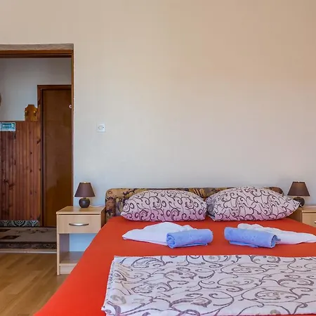 Apartment Azra