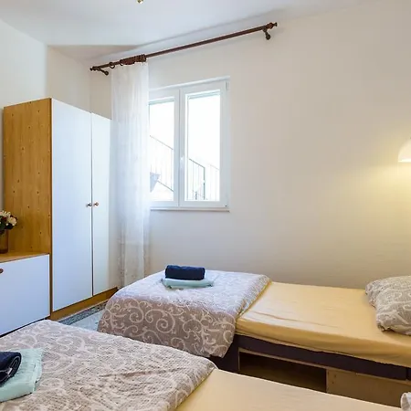Apartment Azra
