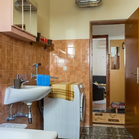 Apartment Azra *