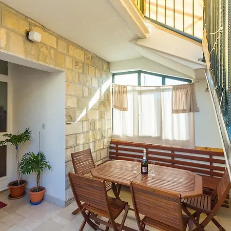Apartment Azra