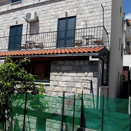 Azra Apartment